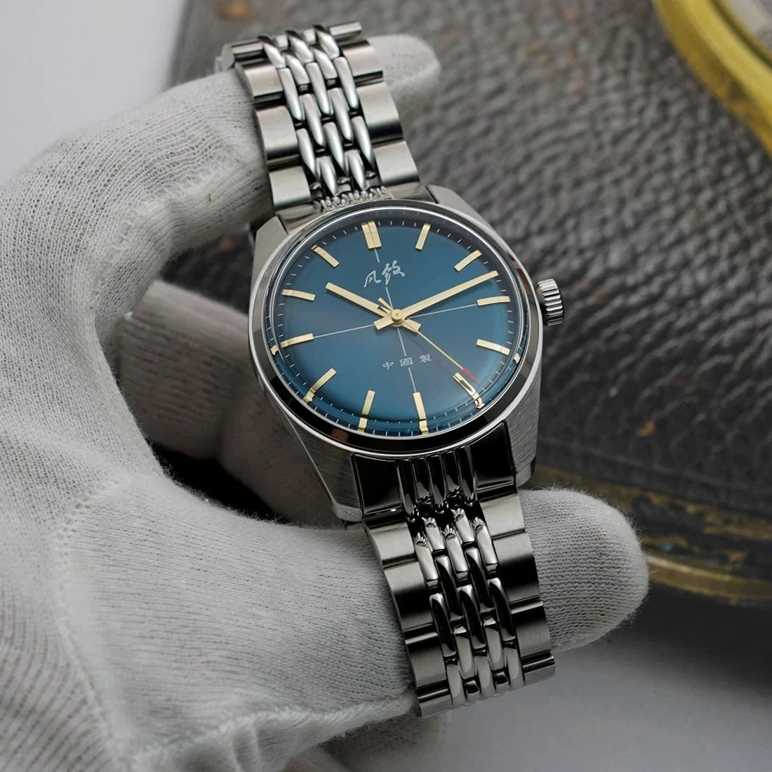 Vintage design watch